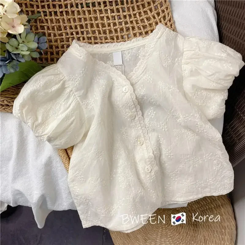 Children's Clothing Girls' Shirt 23 Summer Western Style Little Girl Fashion Lace Edge Embroidery Casual Puff Sleeve Top 
Children's Clothing Girls' Shirt 23 Summer Western Style Little Girl Fashion Lace Edge Embroidery Casual Puff Sleeve Top