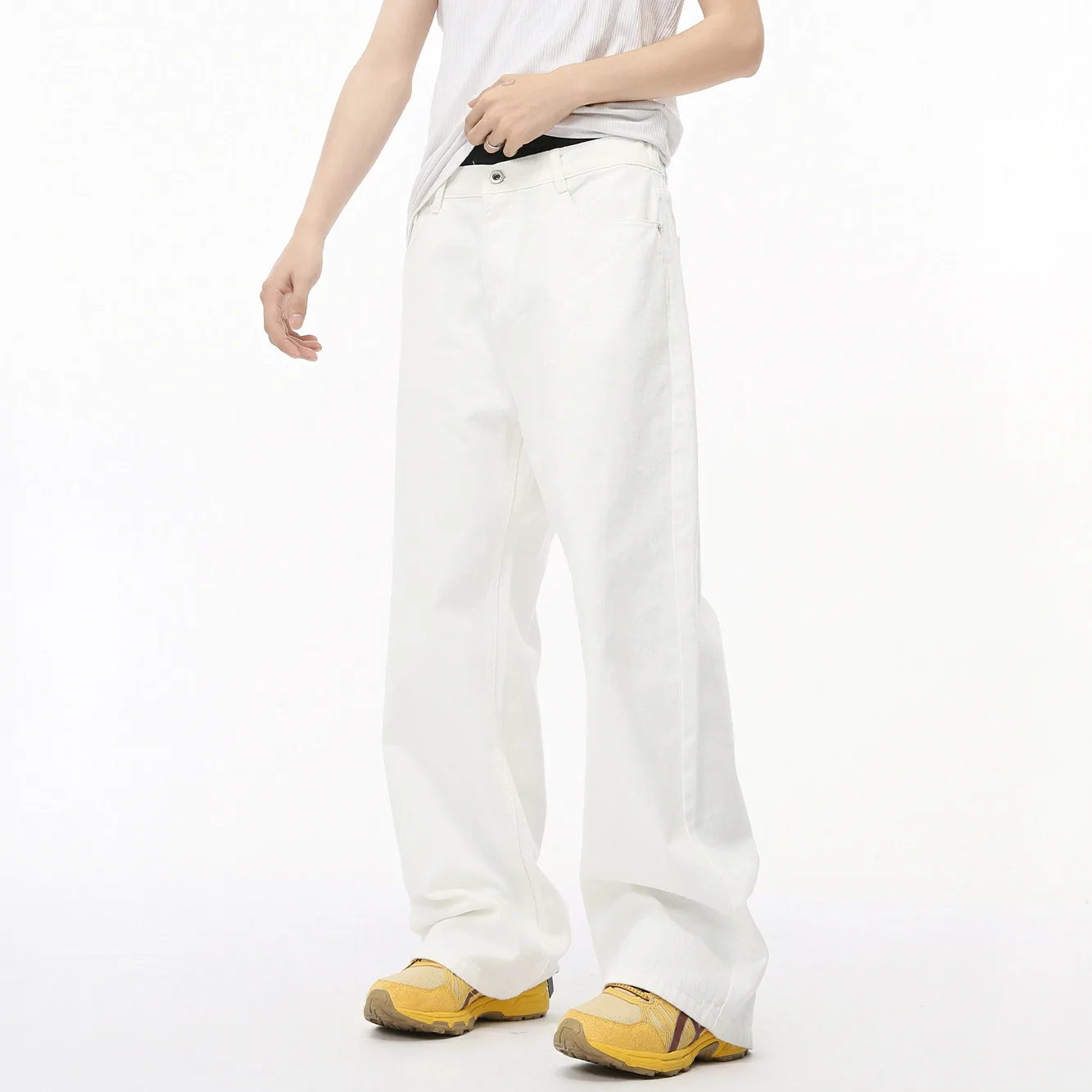 Мужские джинсы, осень 2024, новые джинсовые брюки, простые повседневные модные джинсы с эластичной резинкой на талии и прямыми штанинами
Мужские джинсы, осень 2024, новые джинсовые брюки, простые повседневные модные джинсы с эластичной резинкой на талии и прямыми штанинами