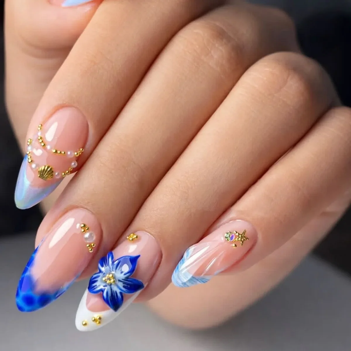24-Piece set of three-dimensional sea blue smudged flower pearl sweet and fashionable European and American style removable nail art tablets
24-Piece set of three-dimensional sea blue smudged flower pearl sweet and fashionable European and American style removable nail art tablets