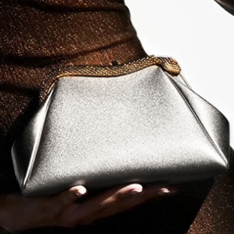 Роскошные винтажные женские сумки с замком из искусственной кожи, сумки с зажимом, женская сумка на плечо в стиле ретро, женский кошелек, серебряные кожаные сумки-мессенджеры
Роскошные винтажные женские сумки с замком из искусственной кожи, сумки с зажимом, женская сумка на плечо в стиле ретро, женский кошелек, серебряные кожаные сумки-мессенджеры