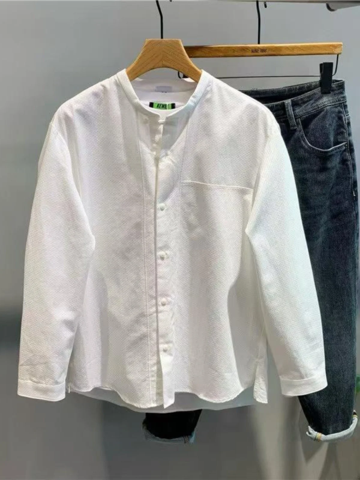 High-End Casual Long Sve irt Men's Faion Simple Match 2025 New Sle Stand Collar irt Youth ular Loose Fit
High-End Casual Long Sve irt Men's Faion Simple Match 2025 New Sle Stand Collar irt Youth ular Loose Fit