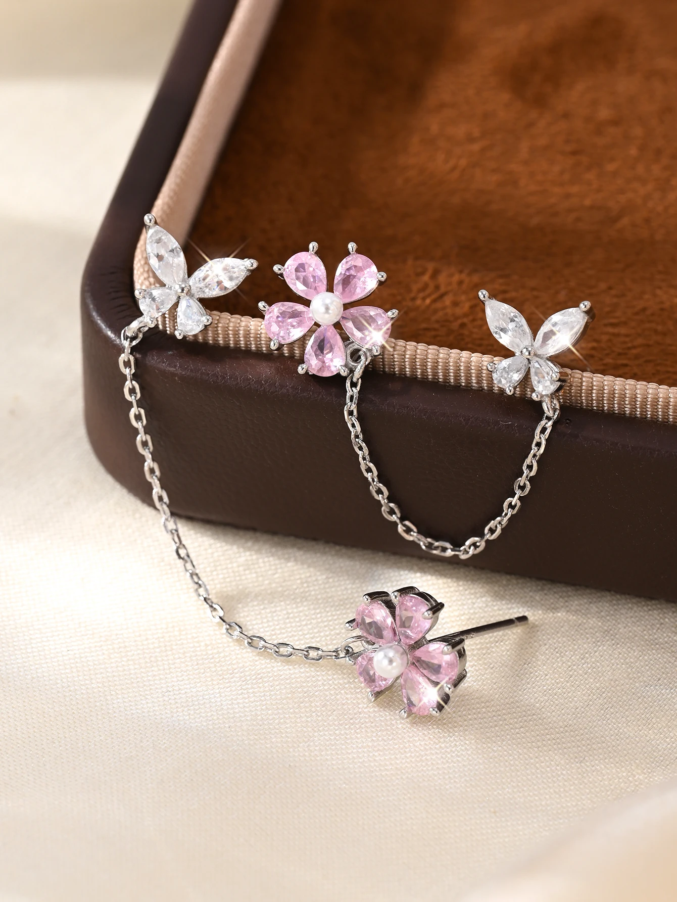 925 Sterling Silver Chain Tassel Butterfly Petal Earrings For Women, Sweet And Elegant Jewelry Accessories
925 Sterling Silver Chain Tassel Butterfly Petal Earrings For Women, Sweet And Elegant Jewelry Accessories