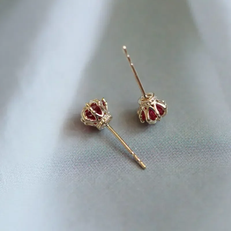 New in product gold color inlaid red gemstone three-dimensional crown earrings noble luxury palace style jewelry accessories
New in product gold color inlaid red gemstone three-dimensional crown earrings noble luxury palace style jewelry accessories