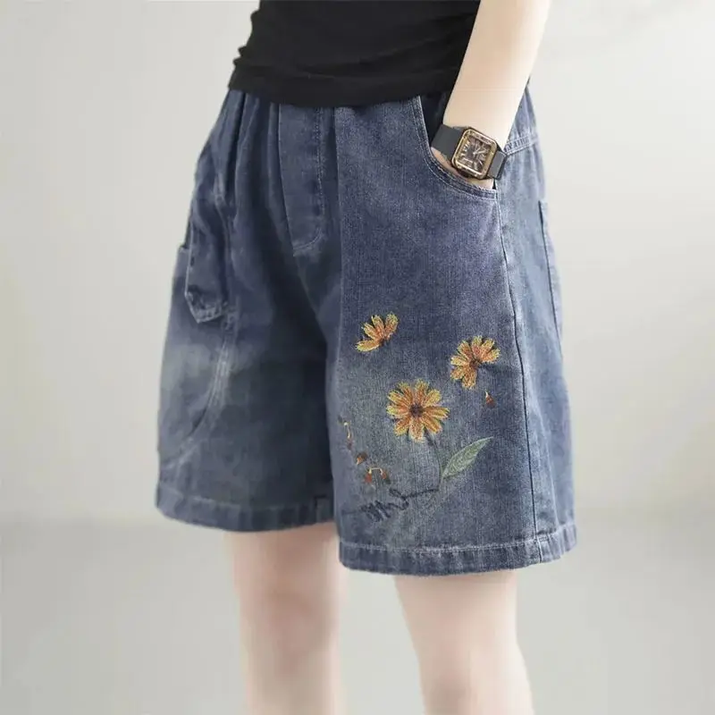 Denim Shorts For Women's 2024 New Summer Retro Casual Floral Embroidered Wide Leg Pants Loose High Waist Shorts Jeans
Denim Shorts For Women's 2024 New Summer Retro Casual Floral Embroidered Wide Leg Pants Loose High Waist Shorts Jeans