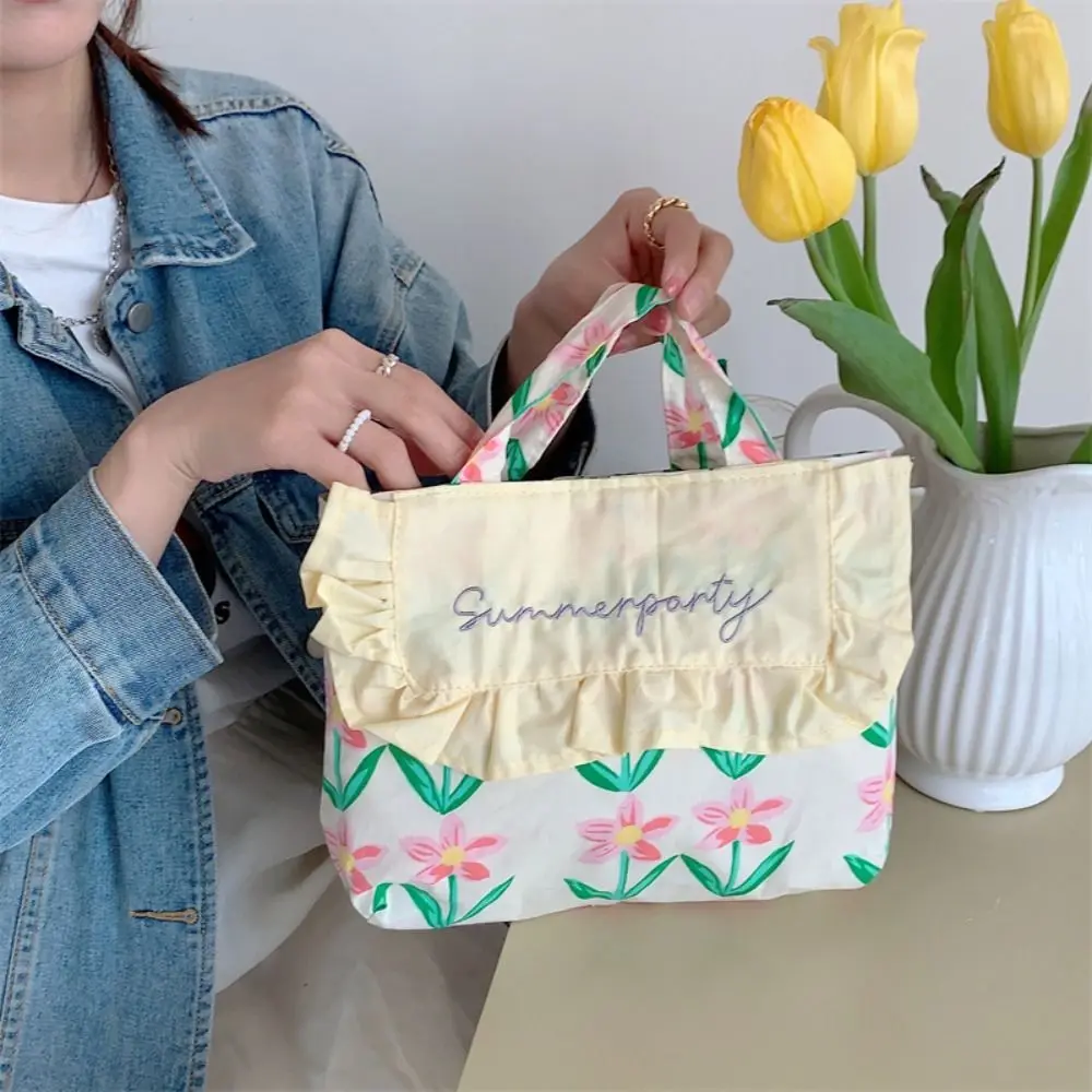 Printed Floral Embroidery Canvas Bag Lace Bucket Bag Print Cloth Bag Countryside Style Tote Bag Canvas Shoulder Bag Storage Bag 
Printed Floral Embroidery Canvas Bag Lace Bucket Bag Print Cloth Bag Countryside Style Tote Bag Canvas Shoulder Bag Storage Bag