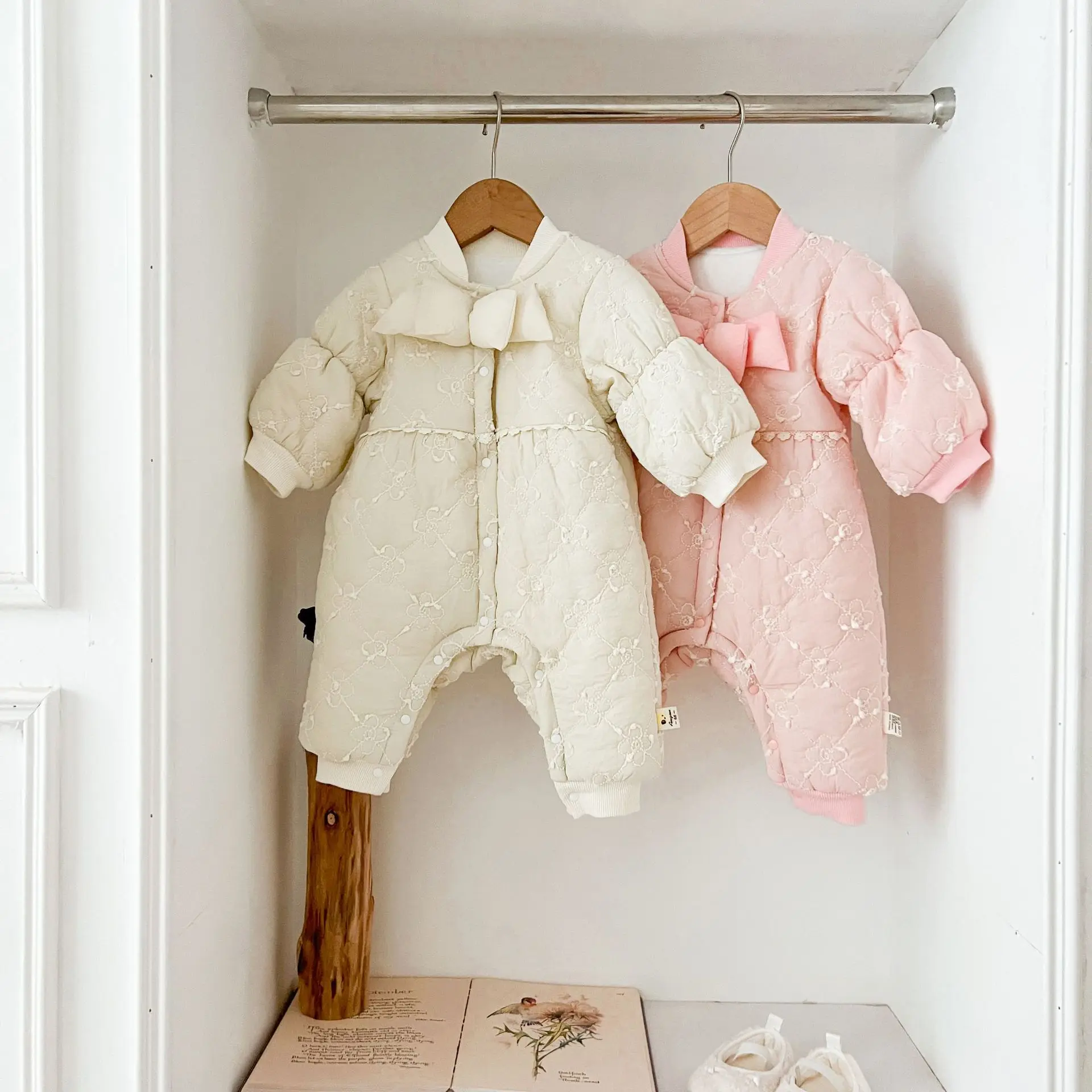 2024 Winter New Baby Long Sleeve Warm Romper Plus Velvet Thick Infant Girl Cute Padded Jumpsuit Newborn Toddler Clothes 0-24M
2024 Winter New Baby Long Sleeve Warm Romper Plus Velvet Thick Infant Girl Cute Padded Jumpsuit Newborn Toddler Clothes 0-24M