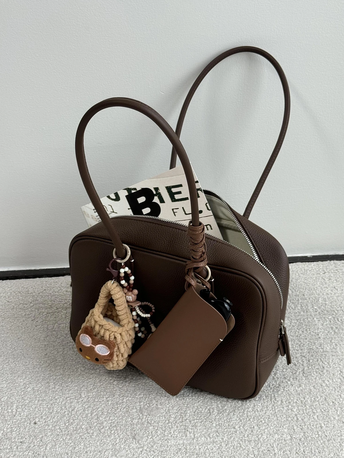 Retro Boston Pillow Bag Women's Genuine Leather New Sle Commute Simple Underarm Bag Soft Tote Handbag for Youth
Retro Boston Pillow Bag Women's Genuine Leather New Sle Commute Simple Underarm Bag Soft Tote Handbag for Youth