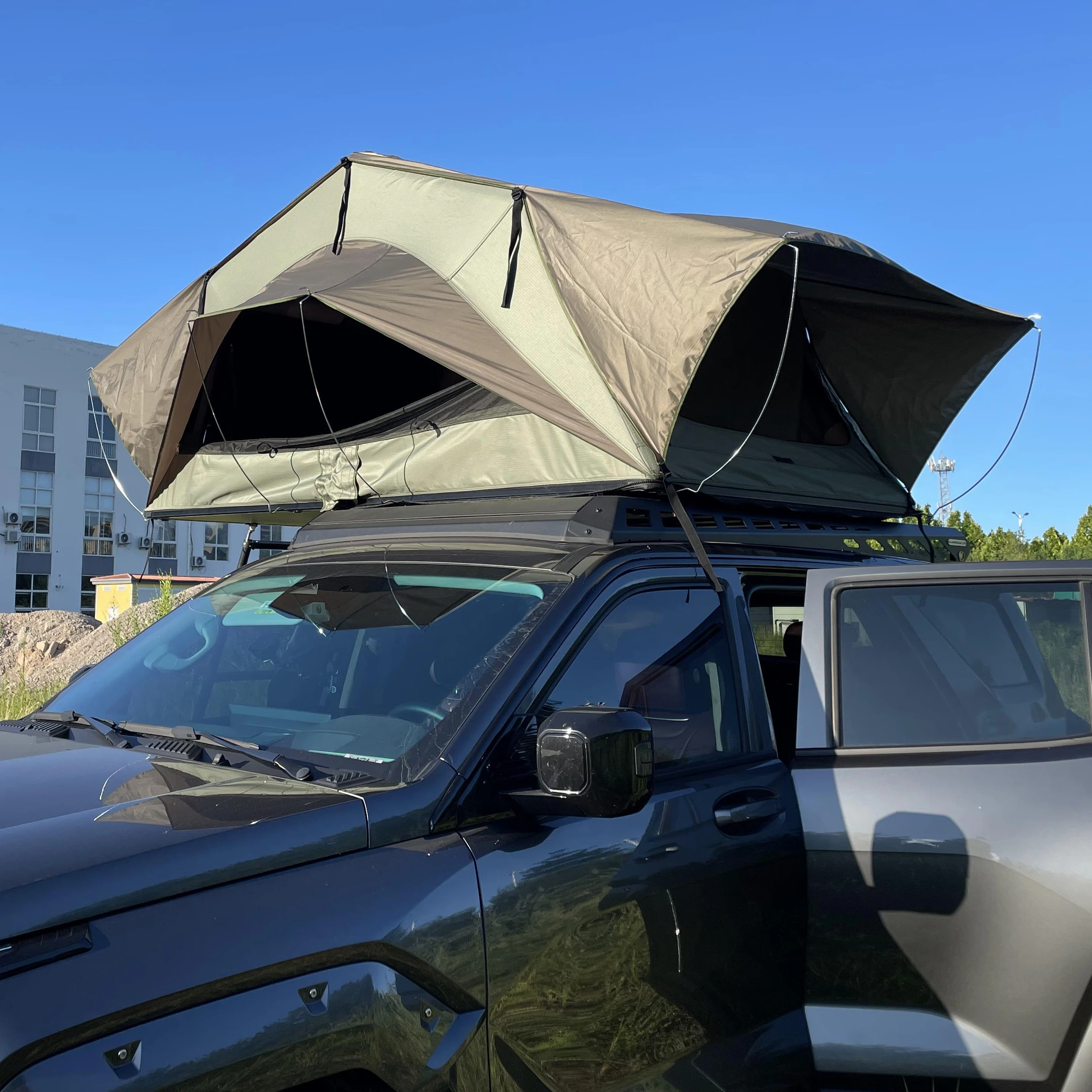 SUV Pickup Truck Overland Outdoor Camping Soft Shell Rooftop Tent Double Layer Oxford Fabric Four-Season 3000mm+ Waterproof
SUV Pickup Truck Overland Outdoor Camping Soft Shell Rooftop Tent Double Layer Oxford Fabric Four-Season 3000mm+ Waterproof