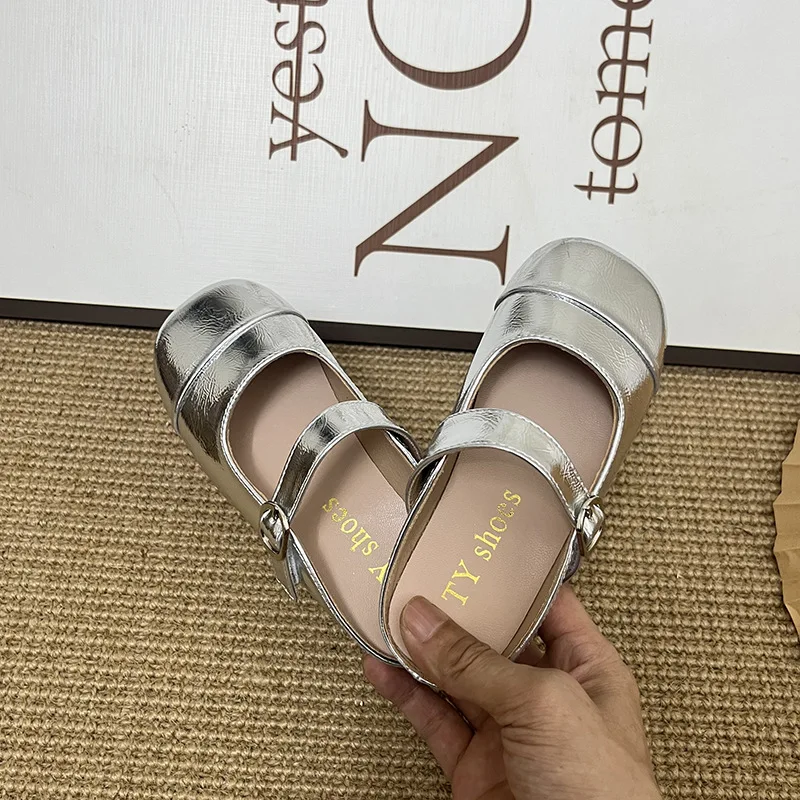 Kids'Slippers PU Leather Fashion Solid Color Flat Summer Shoes For Children Anti-slip Designer Home Slipper Silver Size 23-35
Kids'Slippers PU Leather Fashion Solid Color Flat Summer Shoes For Children Anti-slip Designer Home Slipper Silver Size 23-35