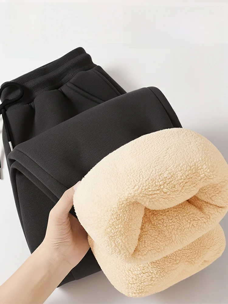 Мужские утепленные брюки из овечьего вельвета с манжетами, повседневные теплые штаны для весны, осени и зимы, спортивные брюки для отдыха
Мужские утепленные брюки из овечьего вельвета с манжетами, повседневные теплые штаны для весны, осени и зимы, спортивные брюки для отдыха