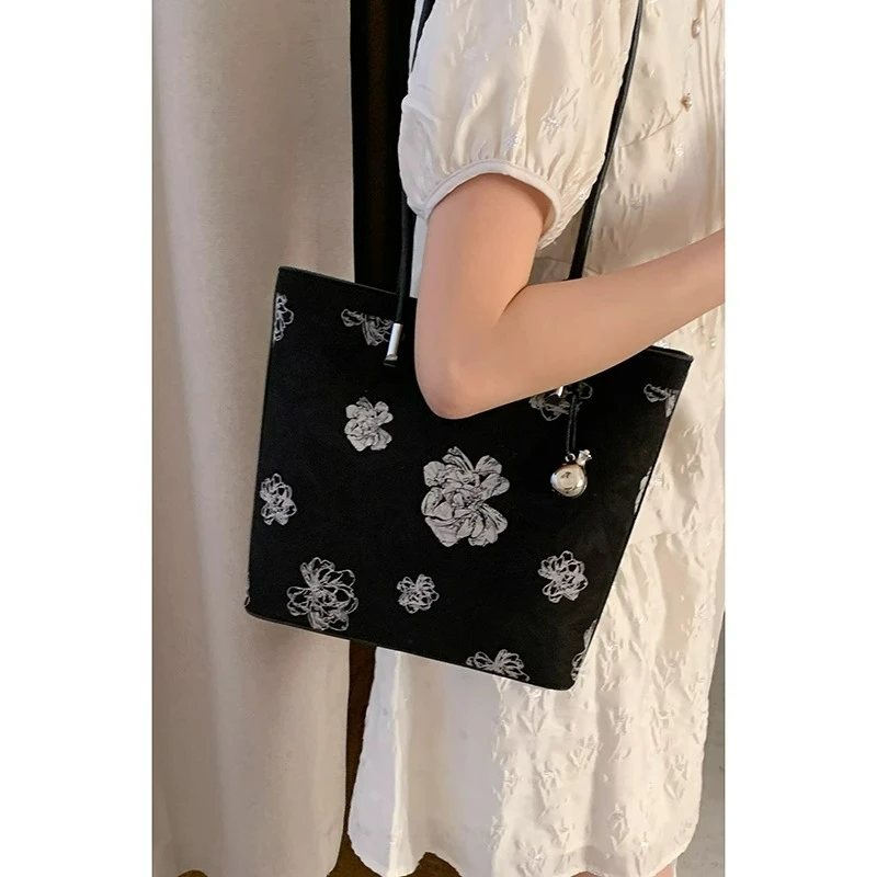 Miyagawa New Chinese Style Flower Large Capacity Bags for Women 2025 New Retro Tote Single Shoulder Hand-held Commuting Bag
Miyagawa New Chinese Style Flower Large Capacity Bags for Women 2025 New Retro Tote Single Shoulder Hand-held Commuting Bag