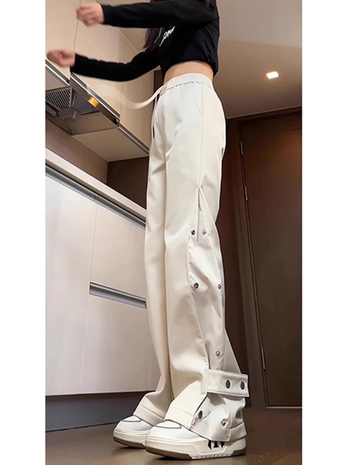 Удлиненные демисезонные мужские рабочие брюки: водонепроницаемые, модные, уличный стиль, на пуговицах, повседневные, прямого кроя
Удлиненные демисезонные мужские рабочие брюки: водонепроницаемые, модные, уличный стиль, на пуговицах, повседневные, прямого кроя