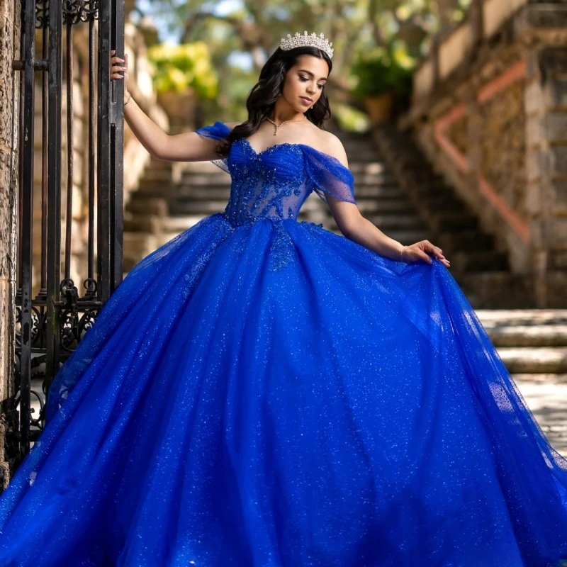 Королевское синее платье Quinceanera с открытыми плечами, бальное платье Sweet 16, кружевное платье с бисером и кристаллами, тюлевое платье для дня рождения, Vestidos 15 Anos
Королевское синее платье Quinceanera с открытыми плечами, бальное платье Sweet 16, кружевное платье с бисером и кристаллами, тюлевое платье для дня рождения, Vestidos 15 Anos