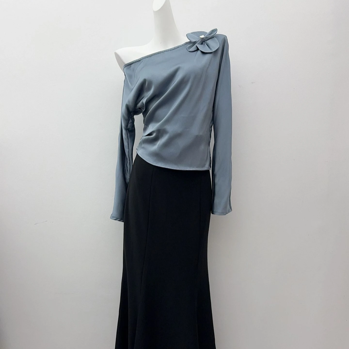 2026 Fashion Design Sensation Women's Slim Fit Long Sleeve Shirt with Side Neck Design And 3D Flower Pattern Versatile Top
2026 Fashion Design Sensation Women's Slim Fit Long Sleeve Shirt with Side Neck Design And 3D Flower Pattern Versatile Top