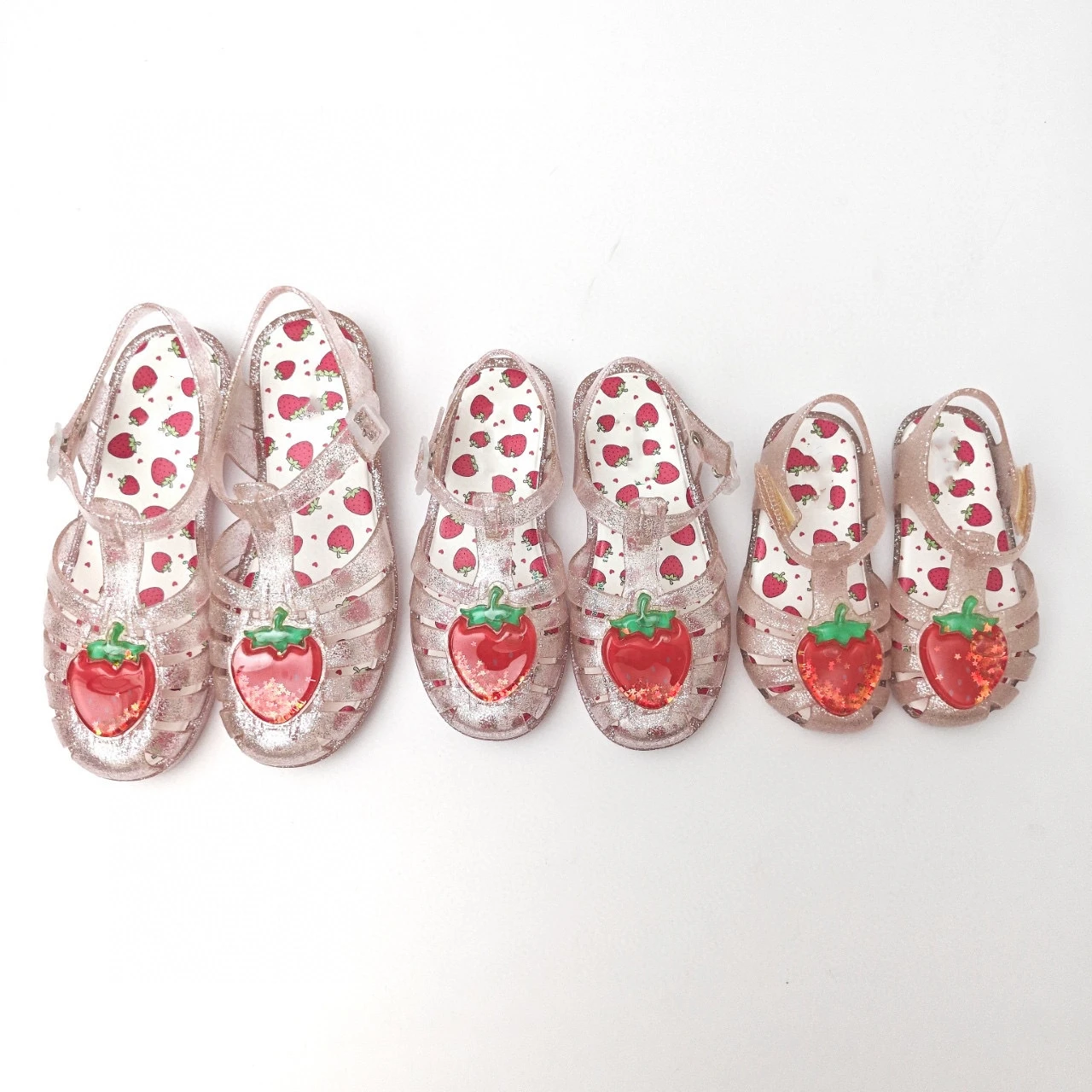 Пляжные сандалии-желе для родителей и детей: милые мультяшные сандалии с дизайном тортов, мороженого, клубники для мамы и малыша
Пляжные сандалии-желе для родителей и детей: милые мультяшные сандалии с дизайном тортов, мороженого, клубники для мамы и малыша