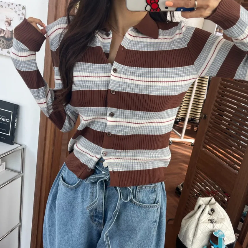 Модный винтажный трикотажный топ с длинным рукавом, шикарный дизайн, эффектный стиль, для повседневной носки, из полиэфирного волокна, женский.
Модный винтажный трикотажный топ с длинным рукавом, шикарный дизайн, эффектный стиль, для повседневной носки, из полиэфирного волокна, женский.