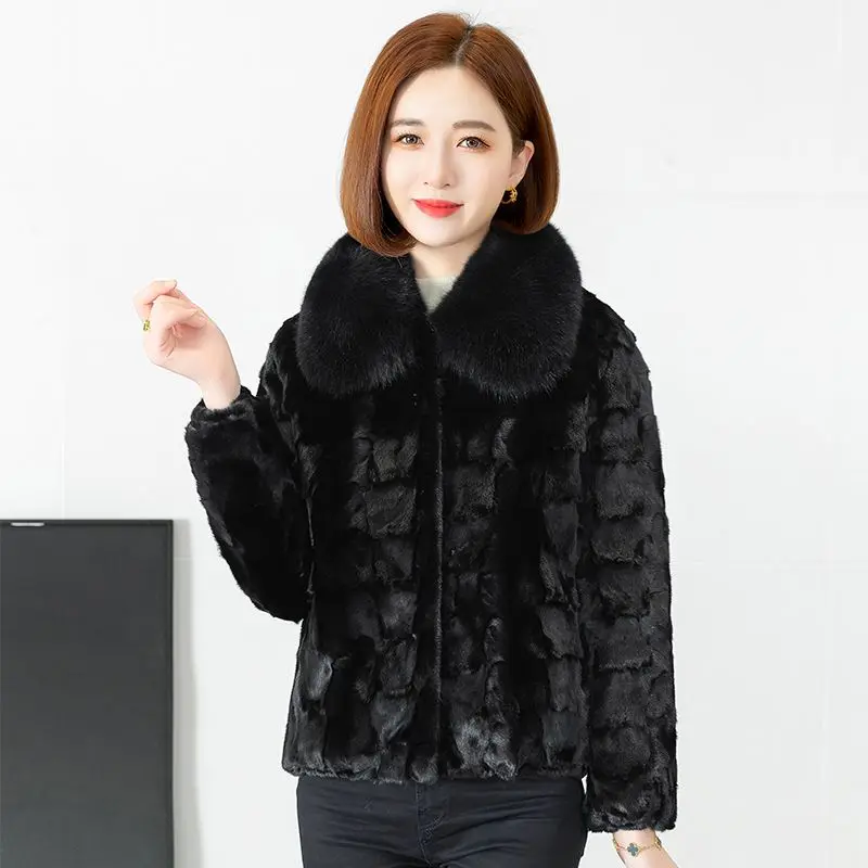 New Mink Fur Short and Petite Fox Fur Collar Jacket for Women
New Mink Fur Short and Petite Fox Fur Collar Jacket for Women
