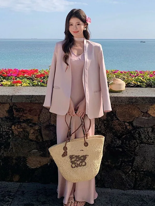 Spring 2025 Korean Style Suit Jacket Dress Set Women's High-End Feel Strap Dress Two-Piece Set Fashionable V-Neck Long Sleeve
Spring 2025 Korean Style Suit Jacket Dress Set Women's High-End Feel Strap Dress Two-Piece Set Fashionable V-Neck Long Sleeve