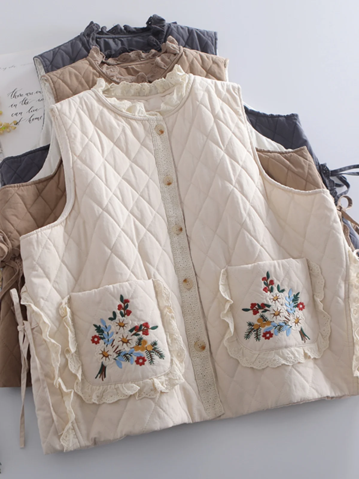 Sweet Cotton Vest Women's Fashion Layering Lace Collar Pocket Embroidery Backless Tank Top Thickened Winter Clothes
Sweet Cotton Vest Women's Fashion Layering Lace Collar Pocket Embroidery Backless Tank Top Thickened Winter Clothes