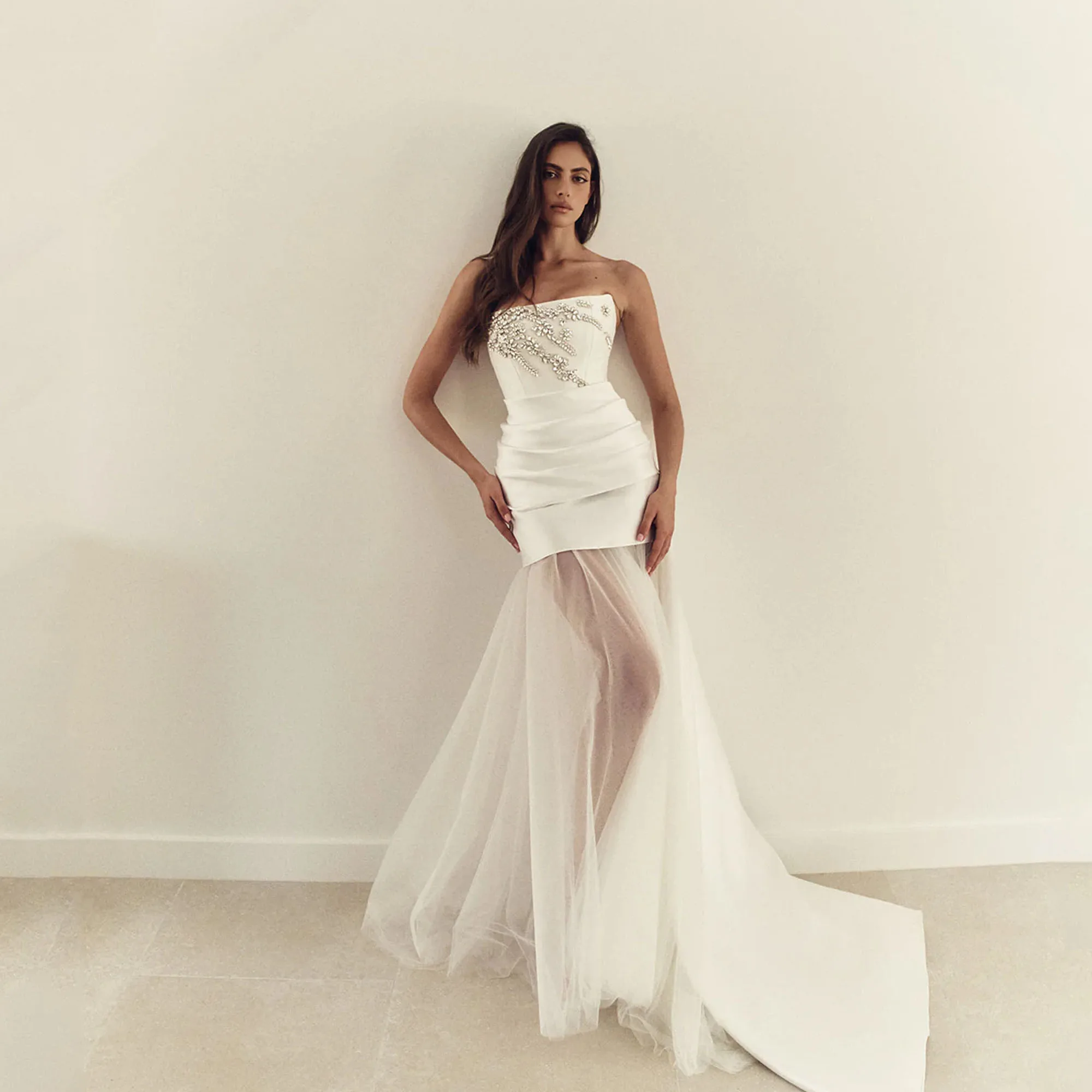 Crystal Beaded Bride Gowns Detachable Sheer Tulle Train Satin Party Shower Dresess Strapless Reception Wedding Dress Customized
Crystal Beaded Bride Gowns Detachable Sheer Tulle Train Satin Party Shower Dresess Strapless Reception Wedding Dress Customized