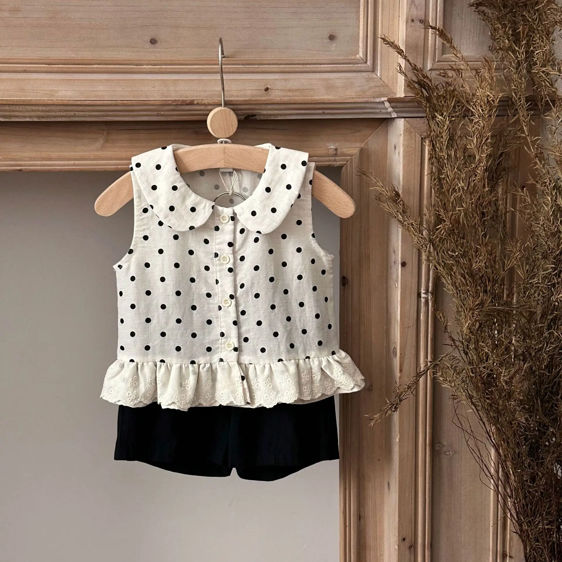 2026 Summer New Baby Sleeveless Clothes Set Girls Cute Polka Dot Peter Pan Collar Tops + Shorts 2pcs Suit Toddler Cotton Outfits
2026 Summer New Baby Sleeveless Clothes Set Girls Cute Polka Dot Peter Pan Collar Tops + Shorts 2pcs Suit Toddler Cotton Outfits