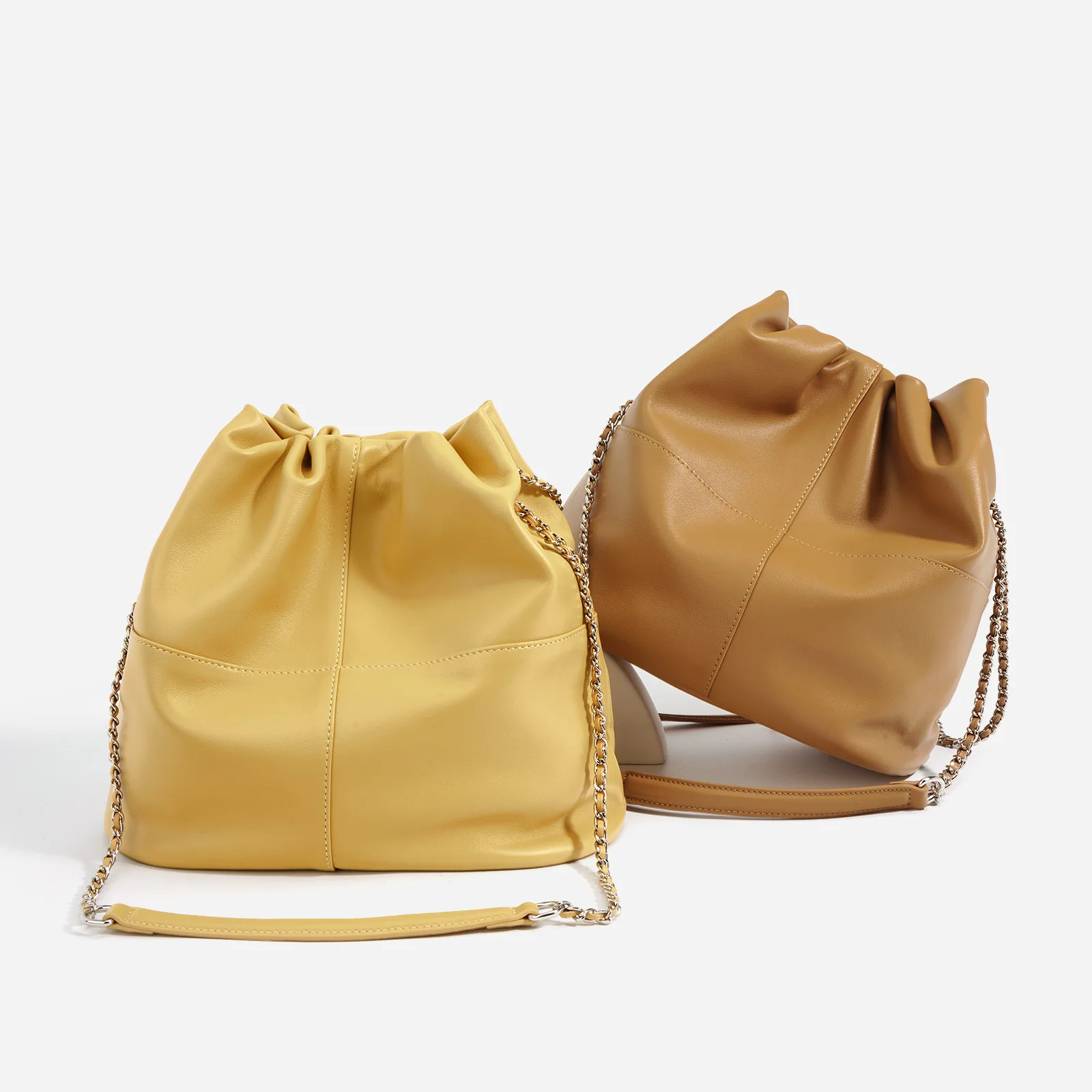 2023 New Fashionable Genuine Leather Bucket Shoulder Bags for Women with Chain Strap Stylish Large Capacity Handbags
2023 New Fashionable Genuine Leather Bucket Shoulder Bags for Women with Chain Strap Stylish Large Capacity Handbags