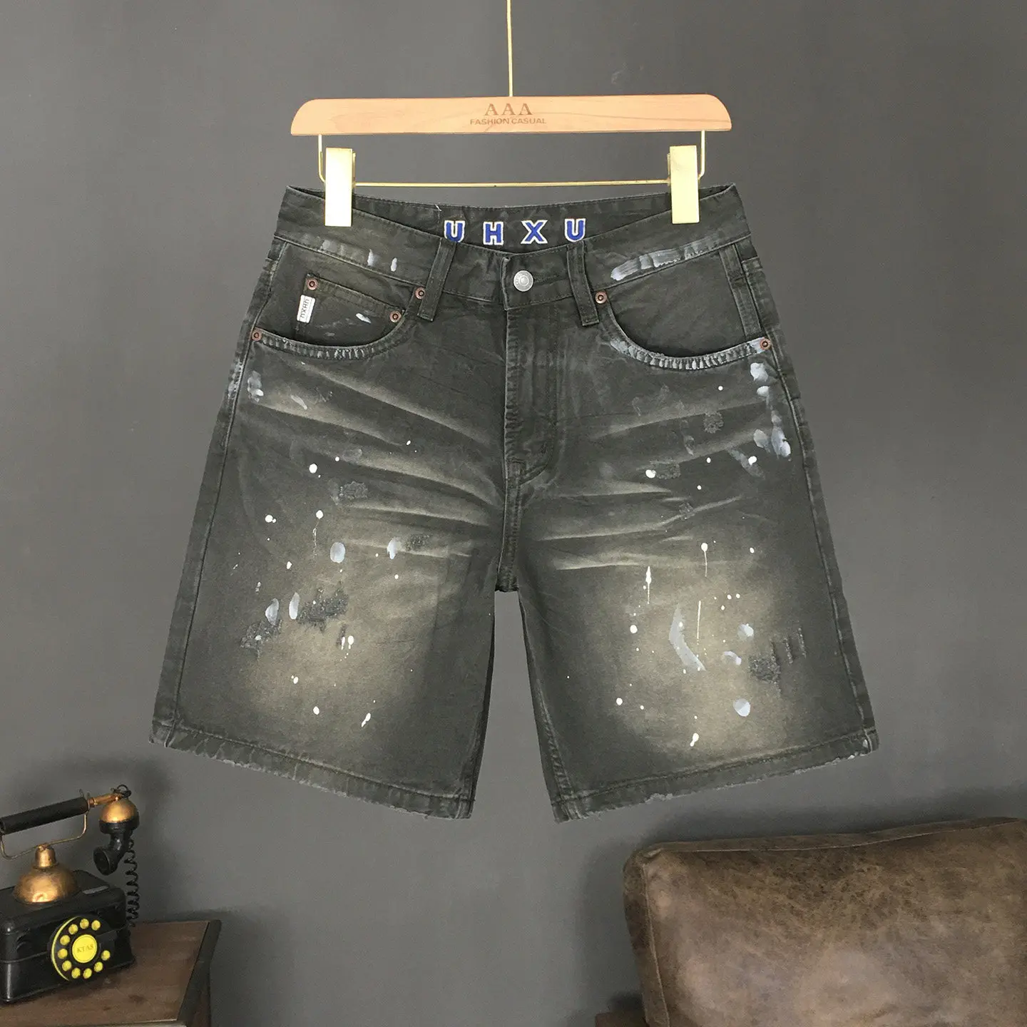 Summer Men's 100% Cotton Washed Denim Bermuda Shorts Graffiti Loose Straight Vintage Streetwear Casual Black Mid-Length Jeans
Summer Men's 100% Cotton Washed Denim Bermuda Shorts Graffiti Loose Straight Vintage Streetwear Casual Black Mid-Length Jeans