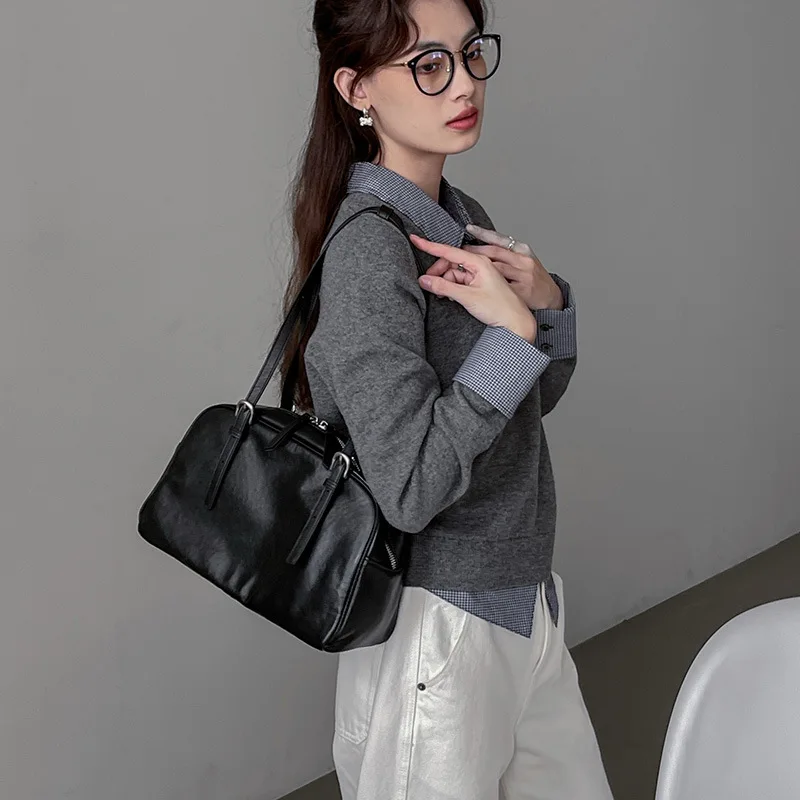 TopGrainTrove First Layer Cowhide Portable Bag 2025 Commuter Shoulder Bag Large Capacity Leather Women's Bag
TopGrainTrove First Layer Cowhide Portable Bag 2025 Commuter Shoulder Bag Large Capacity Leather Women's Bag