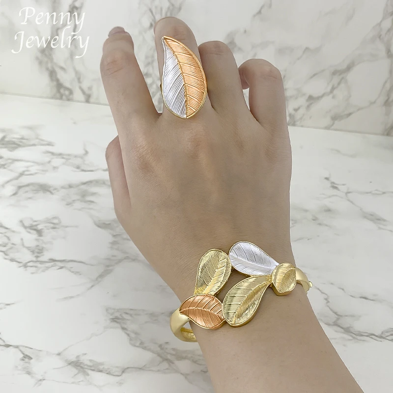 Набор ювелирных украшений в форме листьев: колье, серьги-подвески, браслет, кольцо, позолота 18K, для женщин, свадебные, праздничные, подарочные наборы на годовщину
Набор ювелирных украшений в форме листьев: колье, серьги-подвески, браслет, кольцо, позолота 18K, для женщин, свадебные, праздничные, подарочные наборы на годовщину