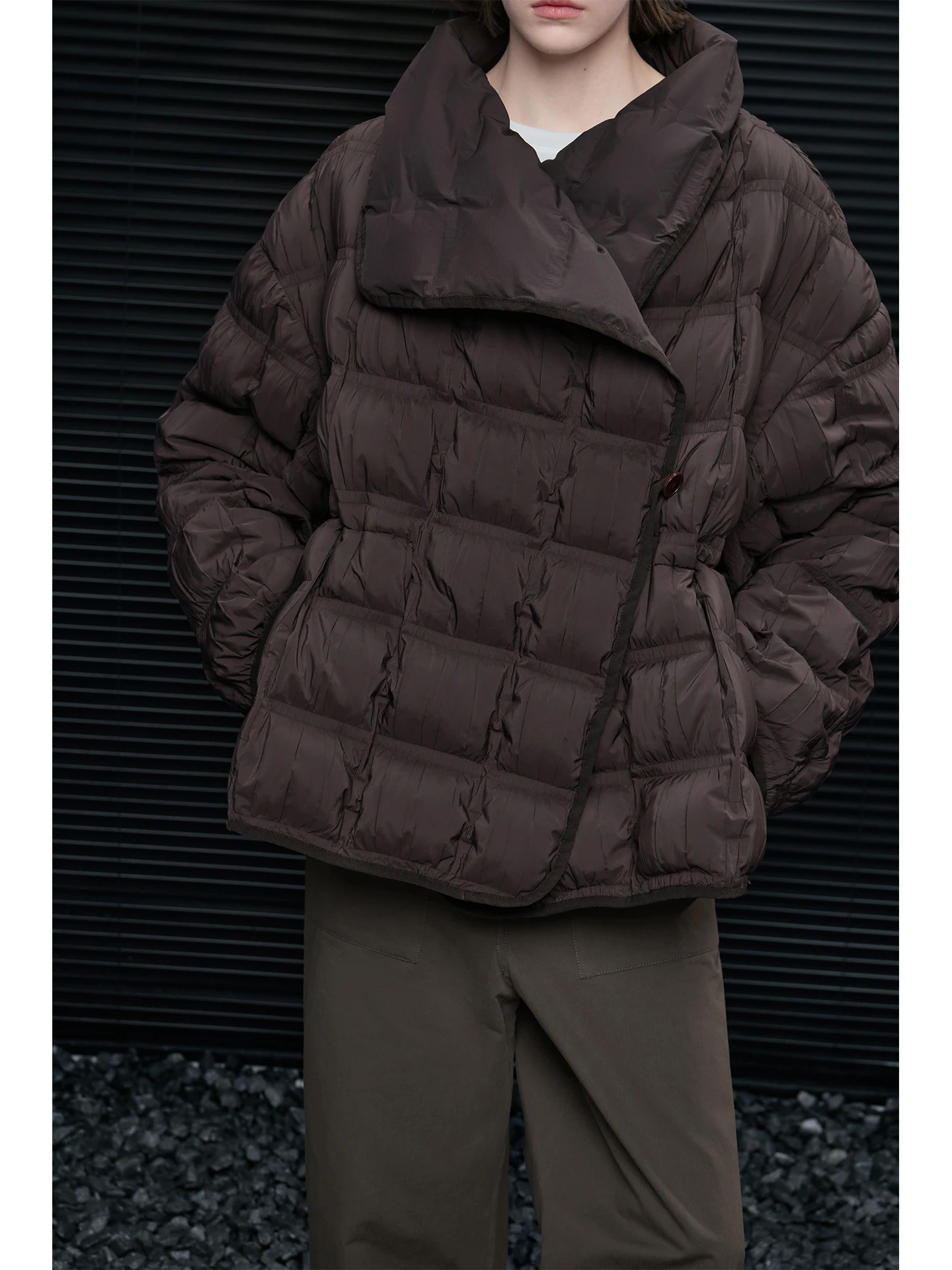 Ce Au Lait свободный крой с воротником-пухом Jaet, женская модная корейская куртка, новинка зимы 2029, теплое повседневное длинное свечение
Ce Au Lait свободный крой с воротником-пухом Jaet, женская модная корейская куртка, новинка зимы 2029, теплое повседневное длинное свечение