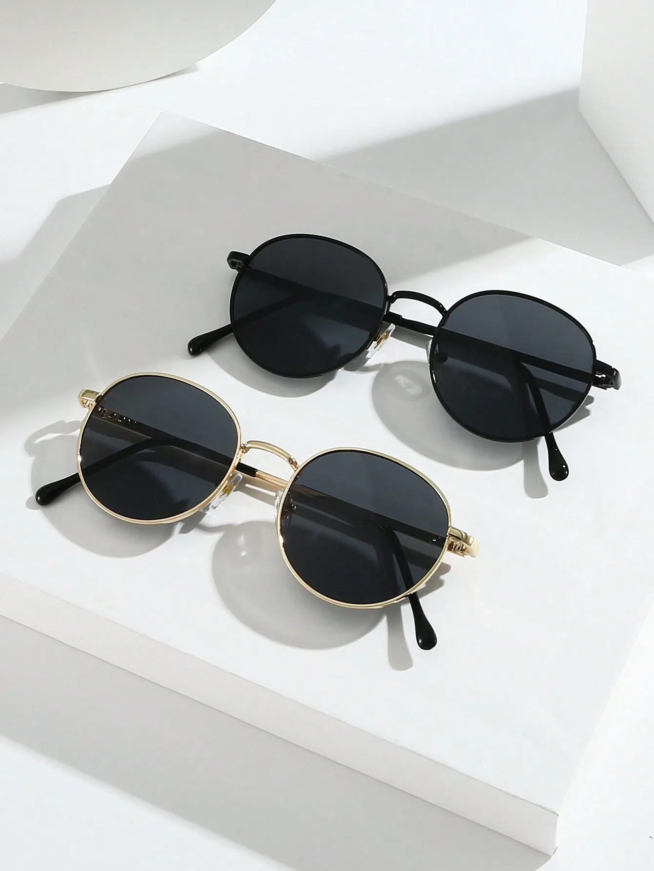 2pcs Retro Small Round Frame Women's Fashion Eyeglasses Beach Accessories For Women Glasses Shades For Summer Beach Vacation,Outdoor,Travel Vintage Style Oversized Round Frame For Going Out Outfit,Back To School
2pcs Retro Small Round Frame Women's Fashion Eyeglasses Beach Accessories For Women Glasses Shades For Summer Beach Vacation,Outdoor,Travel Vintage Style Oversized Round Frame For Going Out Outfit,Back To School