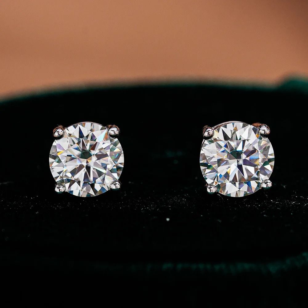 0.5/1/2CT Moissanite Stud Earrings for Women Simple Classical 4-Prong Lab Diamond Ear Stud Wedding Engagement Gift Jewelry
0.5/1/2CT Moissanite Stud Earrings for Women Simple Classical 4-Prong Lab Diamond Ear Stud Wedding Engagement Gift Jewelry