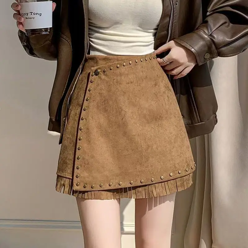 Brown high waist and thin, rivets, deerskin velvet 2025 autumn and winter fringed retro new high-end feeling skirt
Brown high waist and thin, rivets, deerskin velvet 2025 autumn and winter fringed retro new high-end feeling skirt