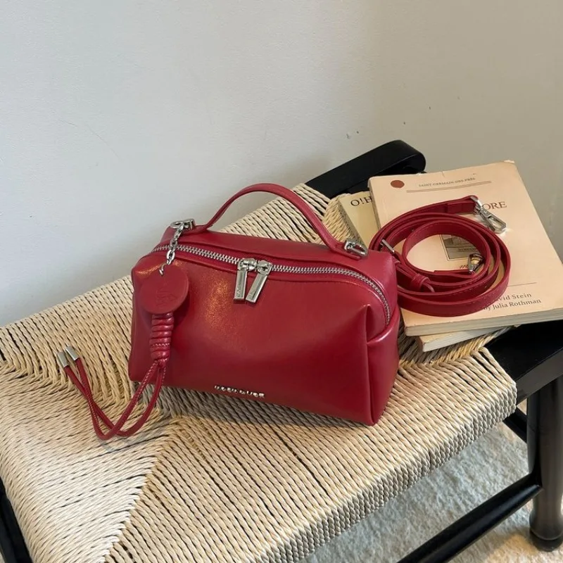 High End Minimalist Diaper Bag For Women Shoulder Bag Elegant Classic Leather Casual Simple Letter Logo Commuter Party
High End Minimalist Diaper Bag For Women Shoulder Bag Elegant Classic Leather Casual Simple Letter Logo Commuter Party