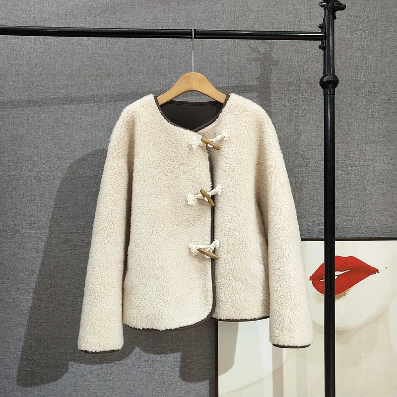 Lady Real Wool Fur Horn Button Jacket Women Sheep Shearling Coat Short Round Neck Warm Overcoat PT388
Lady Real Wool Fur Horn Button Jacket Women Sheep Shearling Coat Short Round Neck Warm Overcoat PT388