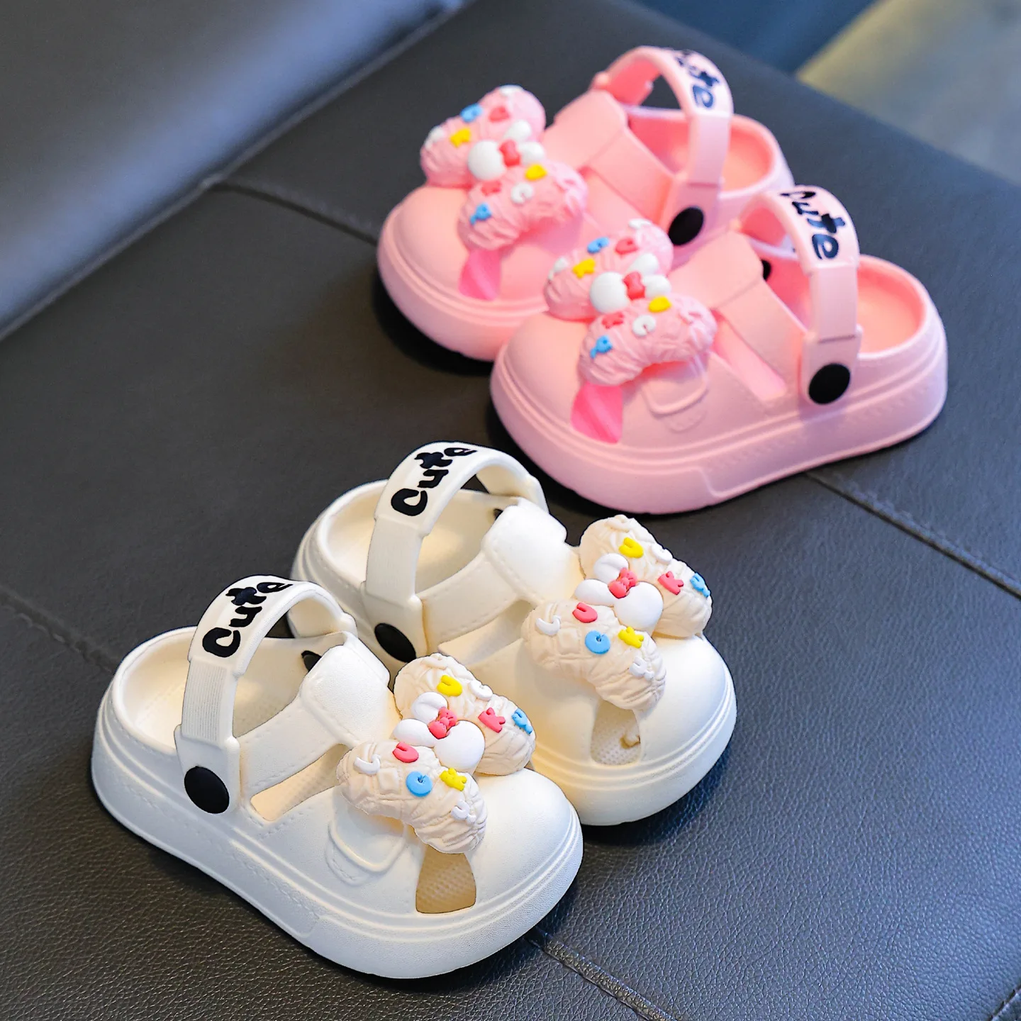 New summer sandals for children, rabbit hole slippers, cartoon cute soft sole, comfortable beach sandals to wear
New summer sandals for children, rabbit hole slippers, cartoon cute soft sole, comfortable beach sandals to wear