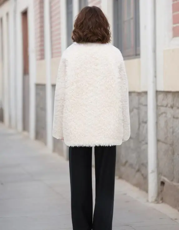 Women's Jacket 2025 Autumn and Winter Hot Selling Fashion Lamb Wool and Plush Thick Coat Medium Long Double Pocket Loose Jacket
Women's Jacket 2025 Autumn and Winter Hot Selling Fashion Lamb Wool and Plush Thick Coat Medium Long Double Pocket Loose Jacket