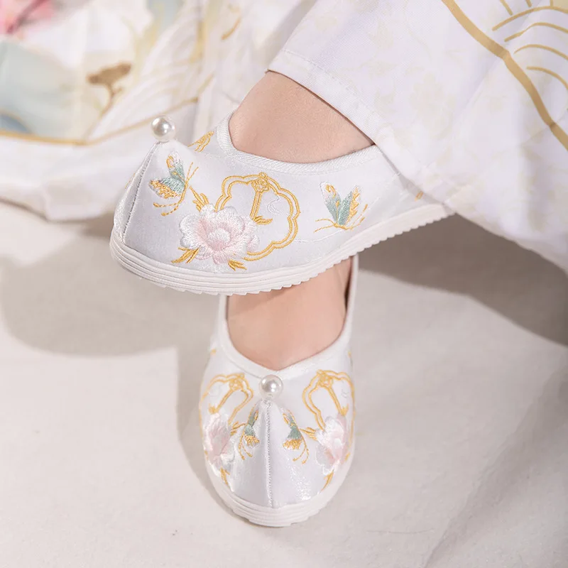 CY287 2024 Spring New Antique Single Shoes With Cocked Head Pearl Retro Embroidered Shoes Daily Embroidered Shoes Women
CY287 2024 Spring New Antique Single Shoes With Cocked Head Pearl Retro Embroidered Shoes Daily Embroidered Shoes Women