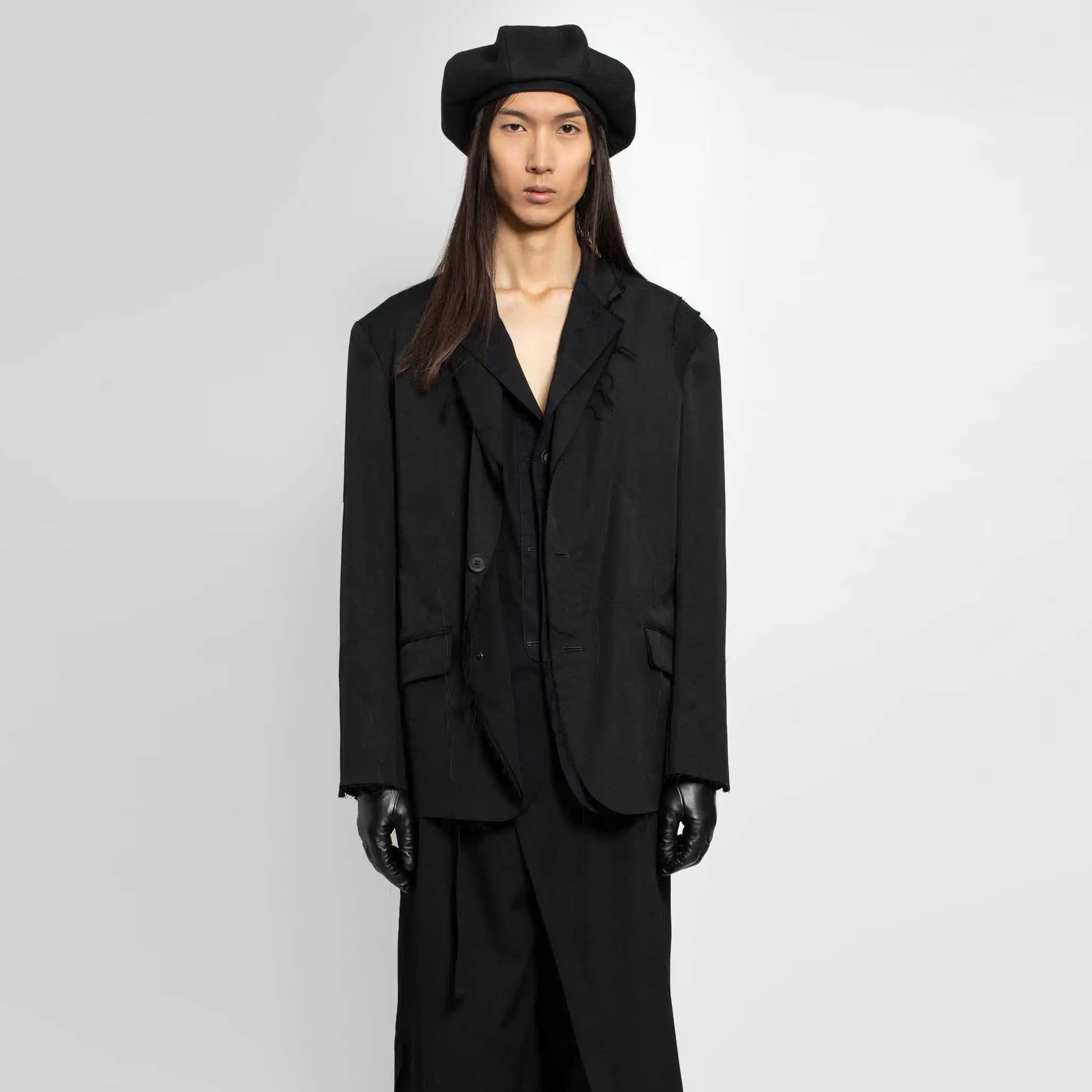 YOJI OOAK triple wool suit, reversible casual jacket, with frayed edges deconstructing Chinese style suit for men
YOJI OOAK triple wool suit, reversible casual jacket, with frayed edges deconstructing Chinese style suit for men