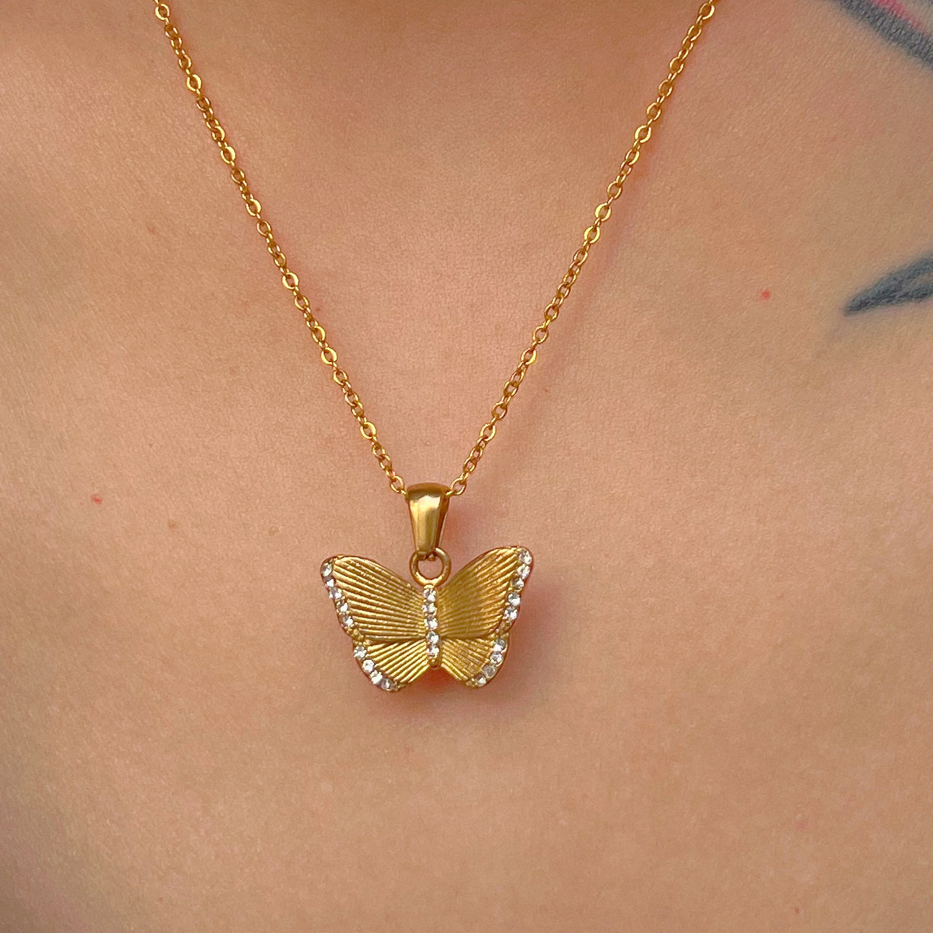 DASEIN 2025 New Cubic Zirconia Butterfly Water Wave Chain Necklace 18k Gold Plated Stainless Steel Vintage Jewelry for Women
DASEIN 2025 New Cubic Zirconia Butterfly Water Wave Chain Necklace 18k Gold Plated Stainless Steel Vintage Jewelry for Women