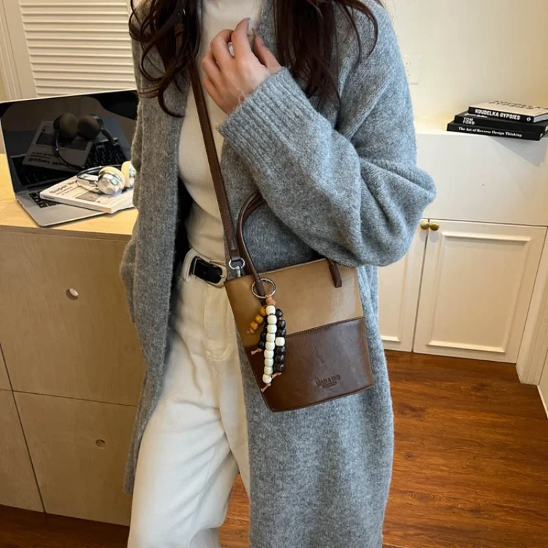 Women's Two-Tone Leather Bucket Handbag Wood & Crossbody Strap, for Daily Office, Streetwear, Weekend Travel, Shopping & Errands
Women's Two-Tone Leather Bucket Handbag Wood & Crossbody Strap, for Daily Office, Streetwear, Weekend Travel, Shopping & Errands