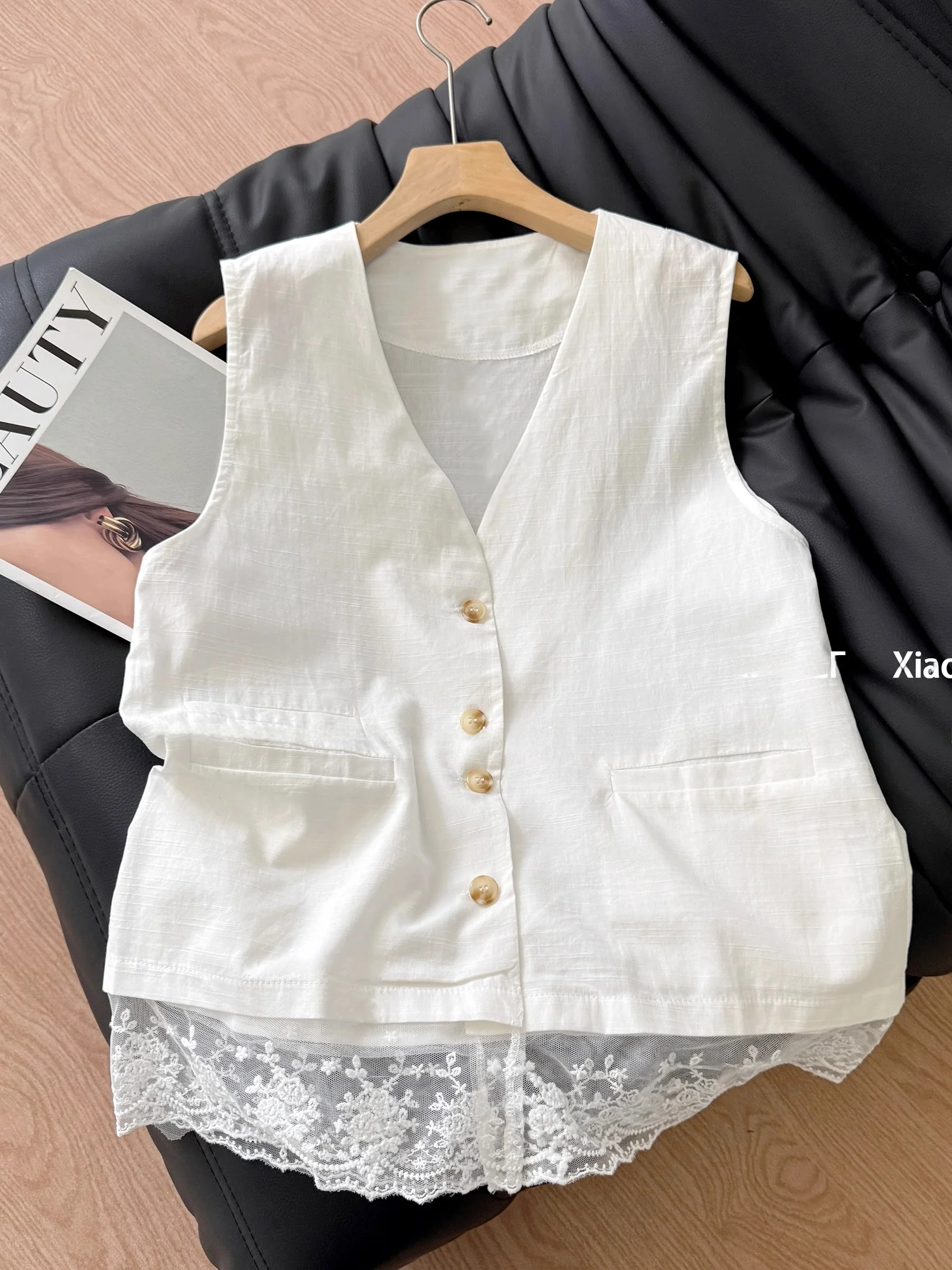 Linen Lace Patchwork Suit Vest Women's Summer High-End Vintage Layering V-Ne oulder Bared Top Thin Cotton Casual irt
Linen Lace Patchwork Suit Vest Women's Summer High-End Vintage Layering V-Ne oulder Bared Top Thin Cotton Casual irt