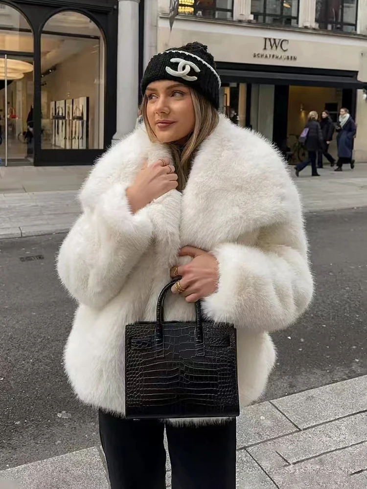 TARUXY Women's Fur Coat Large Lapel Streetwear Fluffy Fox Fur Coat High Quality Luxury Office Lady Fur Jacket Coat Thick Fashion
TARUXY Women's Fur Coat Large Lapel Streetwear Fluffy Fox Fur Coat High Quality Luxury Office Lady Fur Jacket Coat Thick Fashion
