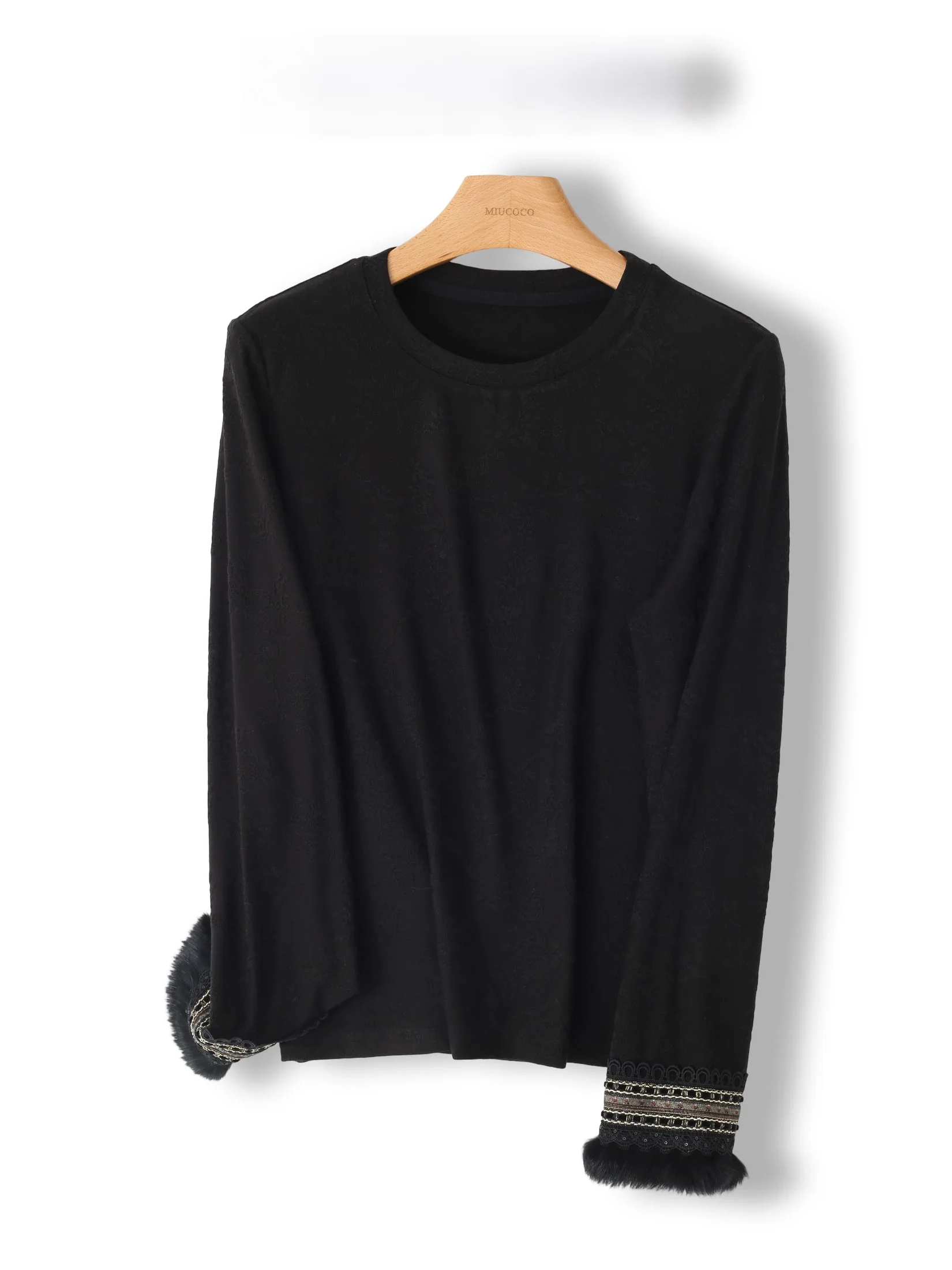 Elegant Thickened Chinese Style Women's T-shirt Embroidered Mink Fur National Style Top Autumn Winter Base Shirt
Elegant Thickened Chinese Style Women's T-shirt Embroidered Mink Fur National Style Top Autumn Winter Base Shirt