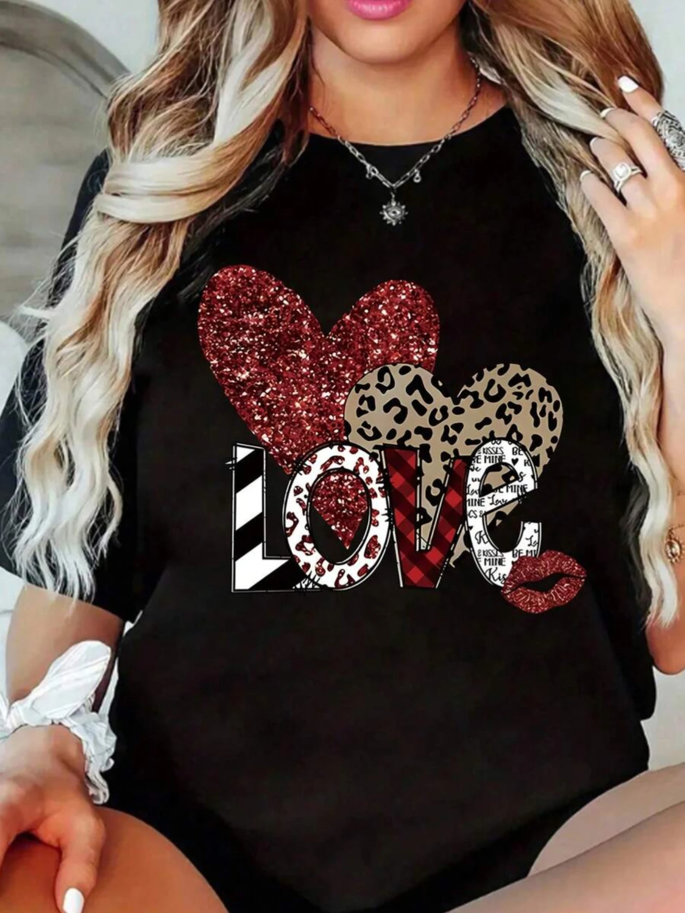 American retro LOVE! Plus-size women's short-sleeve T-shirt, a must-have for curvy hot girls
American retro LOVE! Plus-size women's short-sleeve T-shirt, a must-have for curvy hot girls