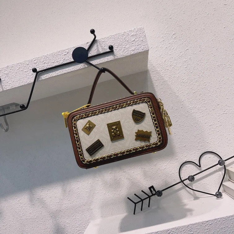 Luxury Brand Elegant Women's Handbag - Leather Crossbody Bag Messenger Style With Famous Designer Inspiration 
Luxury Brand Elegant Women's Handbag - Leather Crossbody Bag Messenger Style With Famous Designer Inspiration