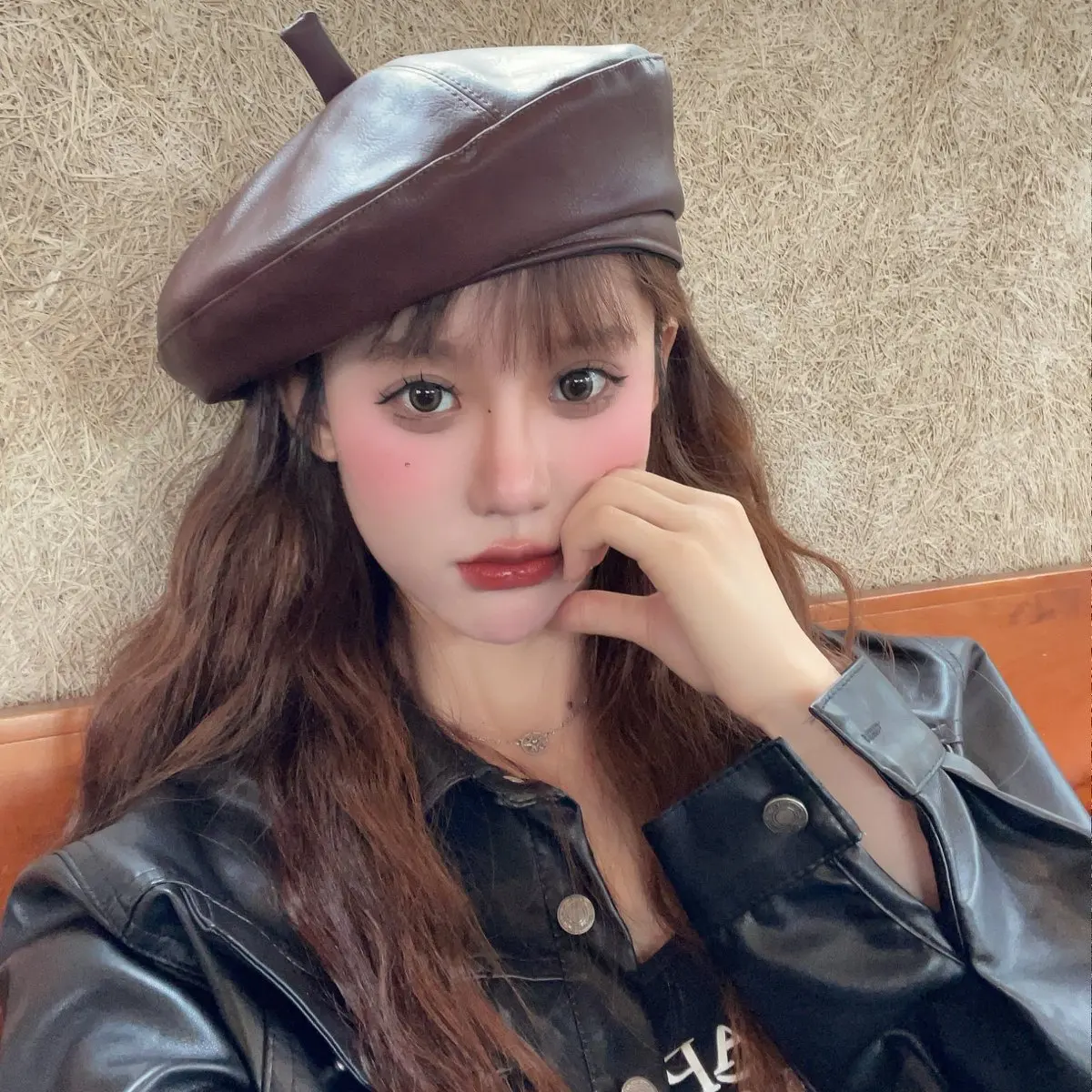 New retro PU beret women's winter French painter hat temperament fashionable face small skin tweet bud hat berets caps for women
New retro PU beret women's winter French painter hat temperament fashionable face small skin tweet bud hat berets caps for women