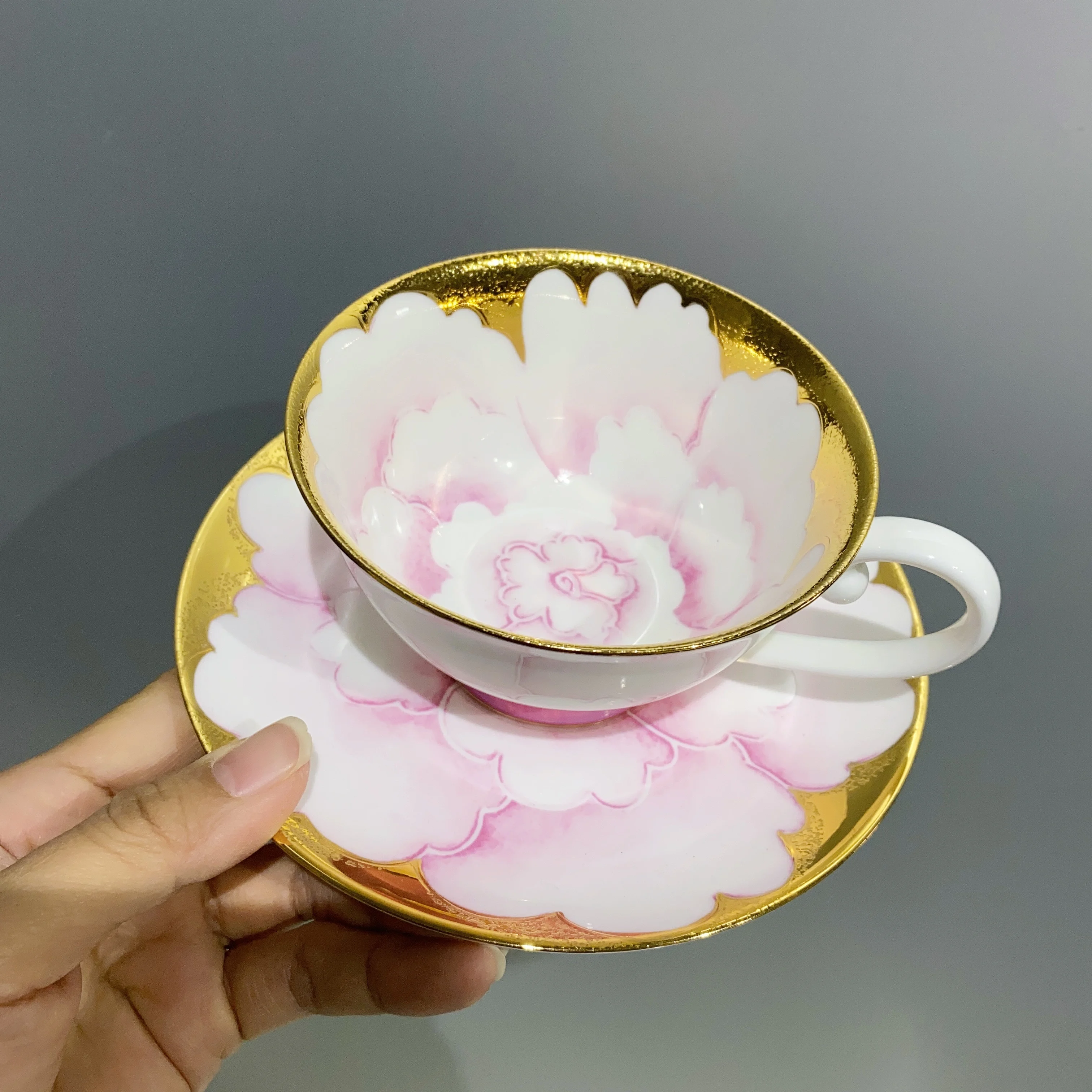 Beautiful Flower Shaped Tea Cups Classical Tea Cappuccino Cups Retro Coffee Mug Commemoration Gift birthday gifts
Beautiful Flower Shaped Tea Cups Classical Tea Cappuccino Cups Retro Coffee Mug Commemoration Gift birthday gifts