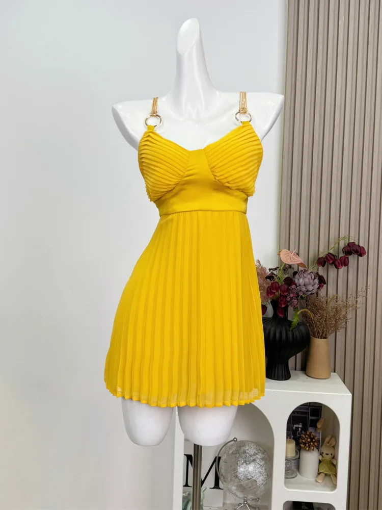New Women's Fashionable And Elegant Summer Beach Vacation Backless Pleated Party Dresses Female 2025 Summer Sexy Chain Vestido
New Women's Fashionable And Elegant Summer Beach Vacation Backless Pleated Party Dresses Female 2025 Summer Sexy Chain Vestido