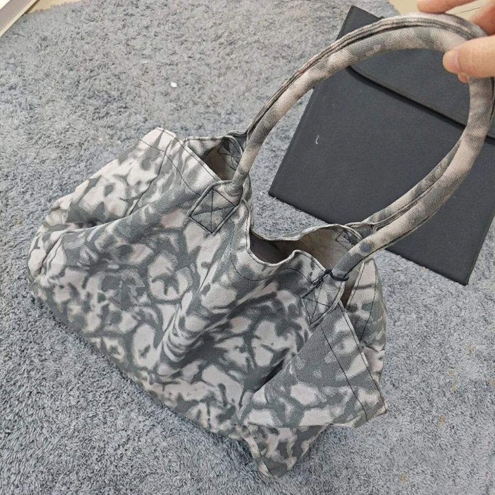 Women Canvas Shoulder Bag Large Capacity Tote Bag Trendy Shopping Sports Leisure Fitness Handbag
Women Canvas Shoulder Bag Large Capacity Tote Bag Trendy Shopping Sports Leisure Fitness Handbag